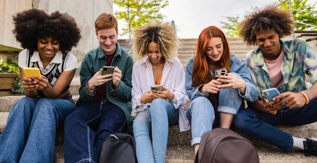 L'ère de l'hyperconnexion : jeunes absorbés par leurs écrans